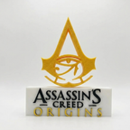 Placa Assassin's Creed Origins – Letreiro Gamer Mesa, Enfeite Setup, Olho de Hórus 👁️☀️