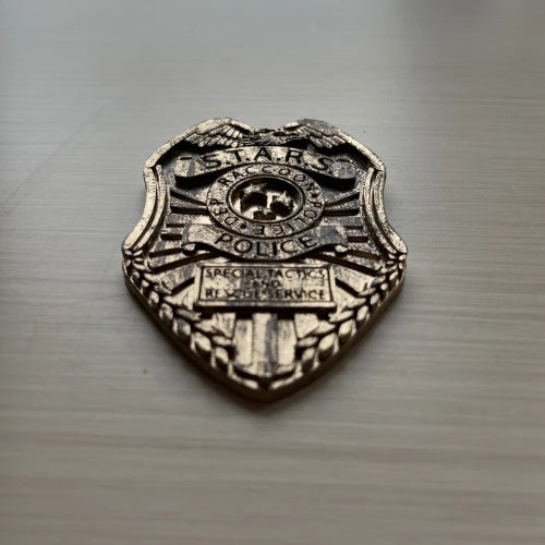 Distintivo Raccoon Police R.P.D. - leon kennedy re9 -  Resident Evil Colecionador 🔥💎🎬