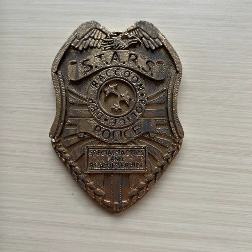 Distintivo Raccoon Police R.P.D. - leon kennedy re9 -  Resident Evil Colecionador 🔥💎🎬